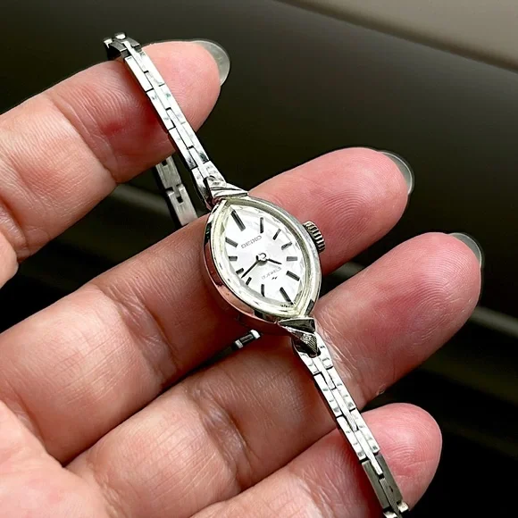 ?1970s White gold plated SEIKO Windup Watch ?SOLD? Vintage 1970s Seiko Solar 23 Jewels diameter 15 mm  main image 4